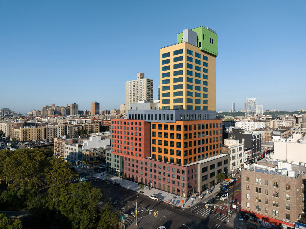 呼应社区肌理填充亮丽色彩天际线的酒店设计