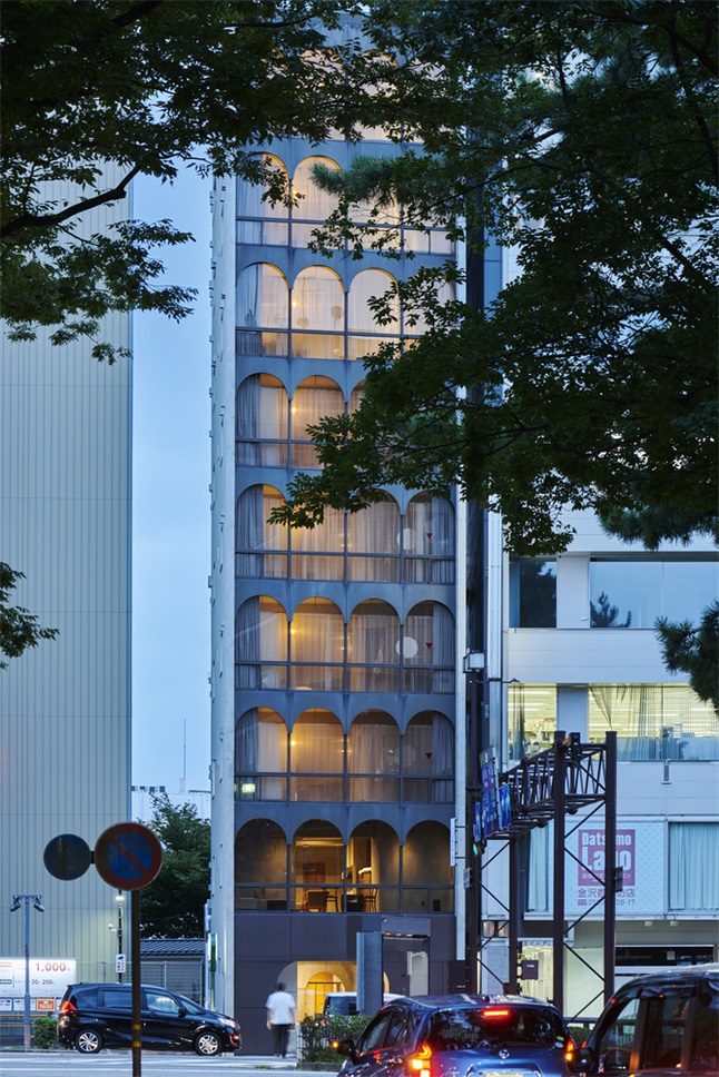 感官体验和视觉吸引贯穿细节的温顺放松酒店设计