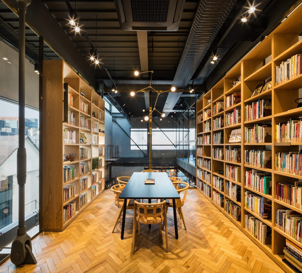 010-Hyundai-Card-Cooking-Library-in-Seoul-960x868