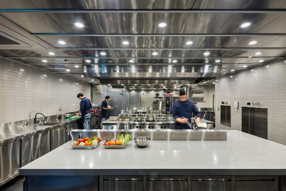 013-Hyundai-Card-Cooking-Library-in-Seoul-960x642