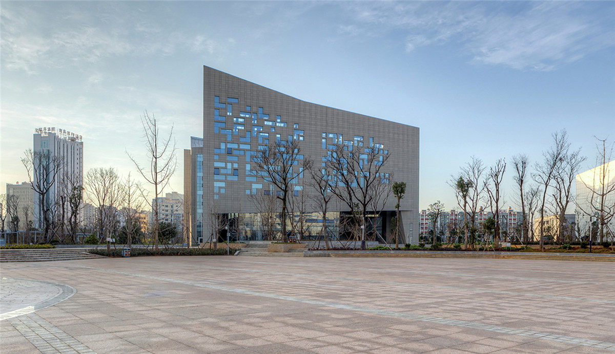 Front_Plaza_View.jpg
