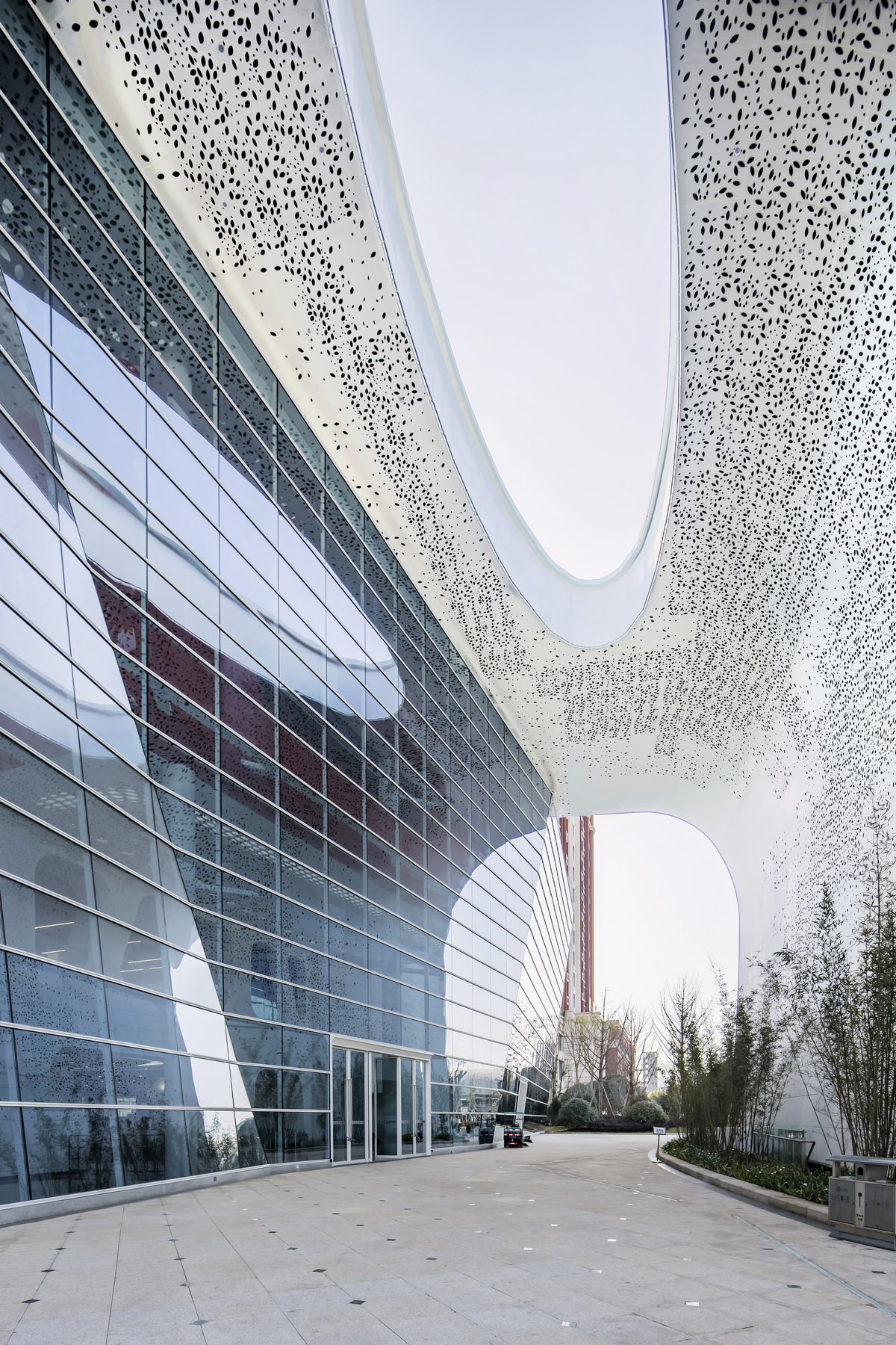 g1_北侧主入口实景，main_entrance.jpg