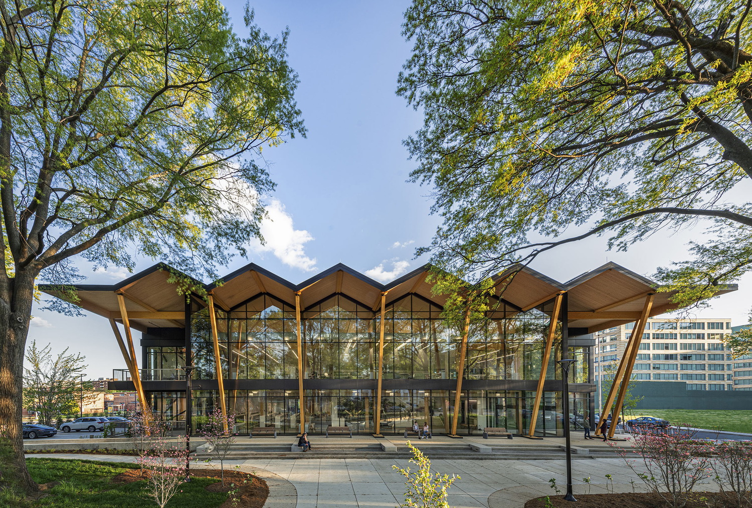 DCPL 西南社区图书馆 / Perkins and Will