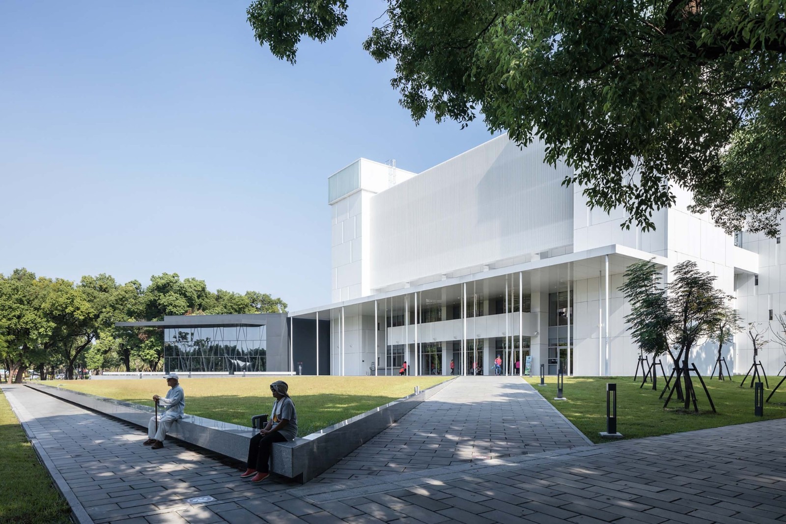 屏东市公共图书馆 / MAYU architects
