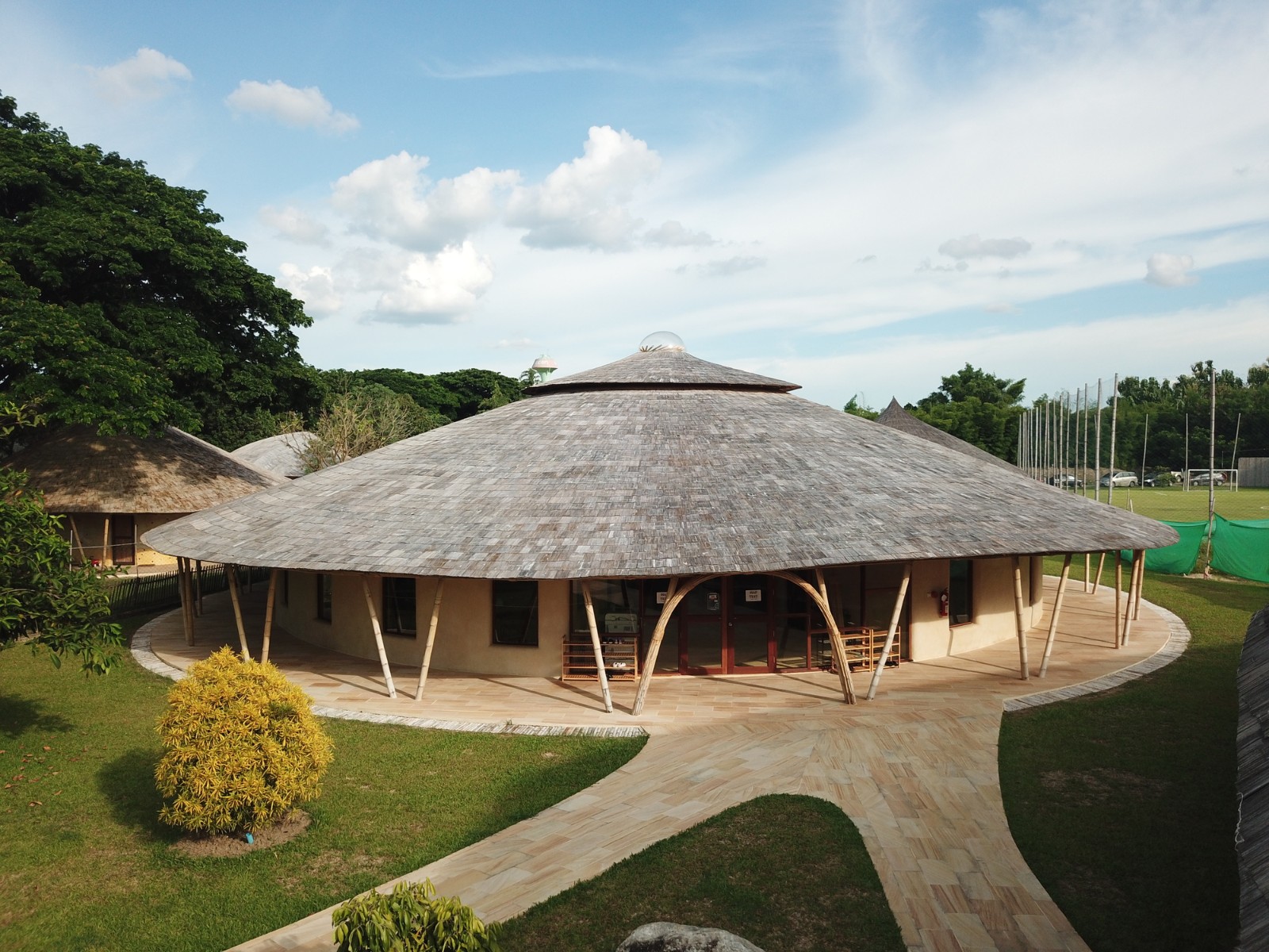 竹结构建筑，Panyaden 中学图书馆 / Chiangmai Life Architects