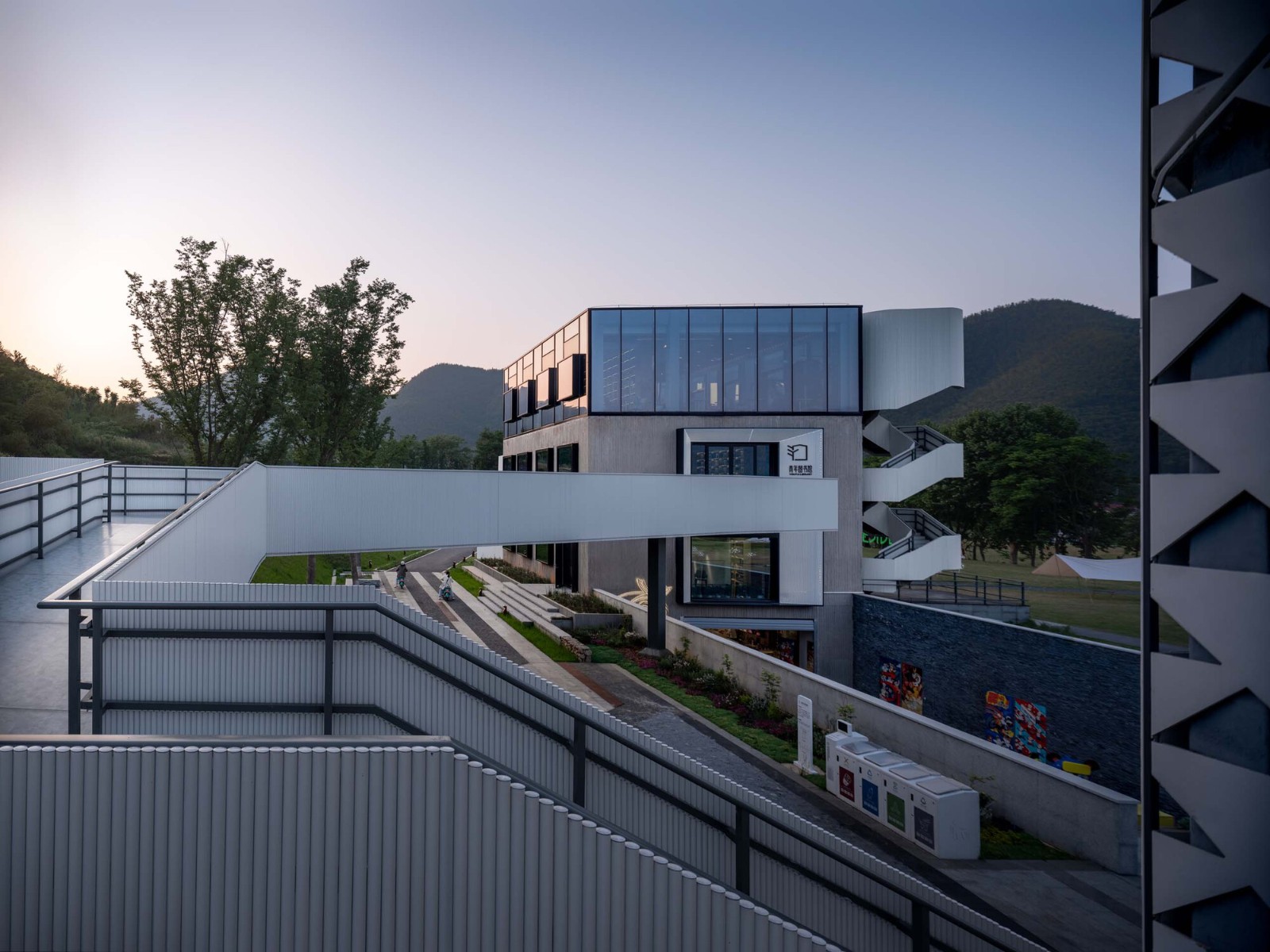 余村印象青年图书馆 / 上海交通大学设计学院杜春宇团队