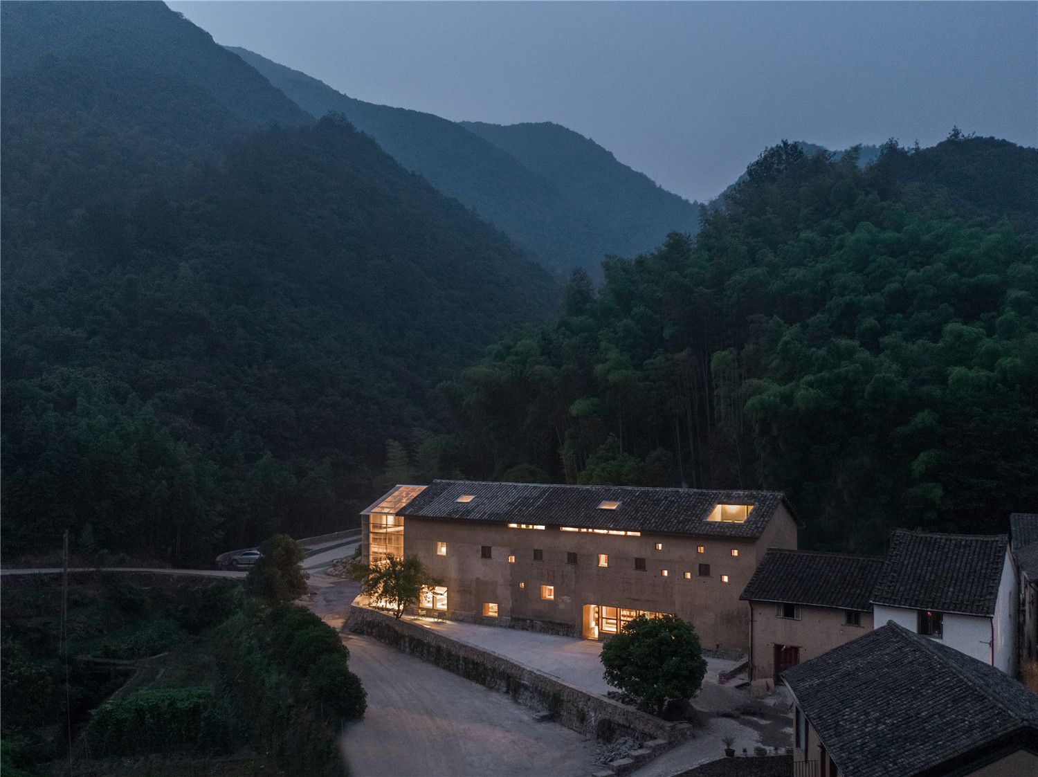 西涛设计丨青龙坞言几又乡村胶囊旅社书店