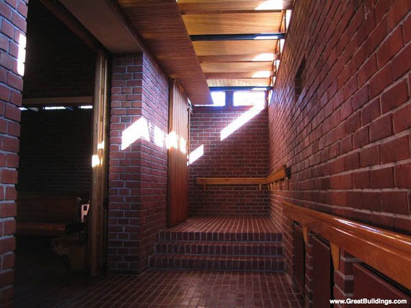 芬兰现代建筑大师阿尔瓦·阿尔托(AlvarAalto)